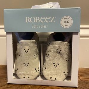 Robeez baby size 0-6 vintage leather slippers.